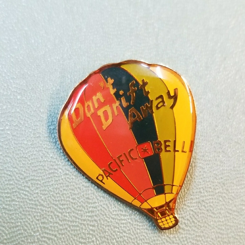 🥀SOLD🥀Vintage Pacific Bell Hot Air Balloon Pin